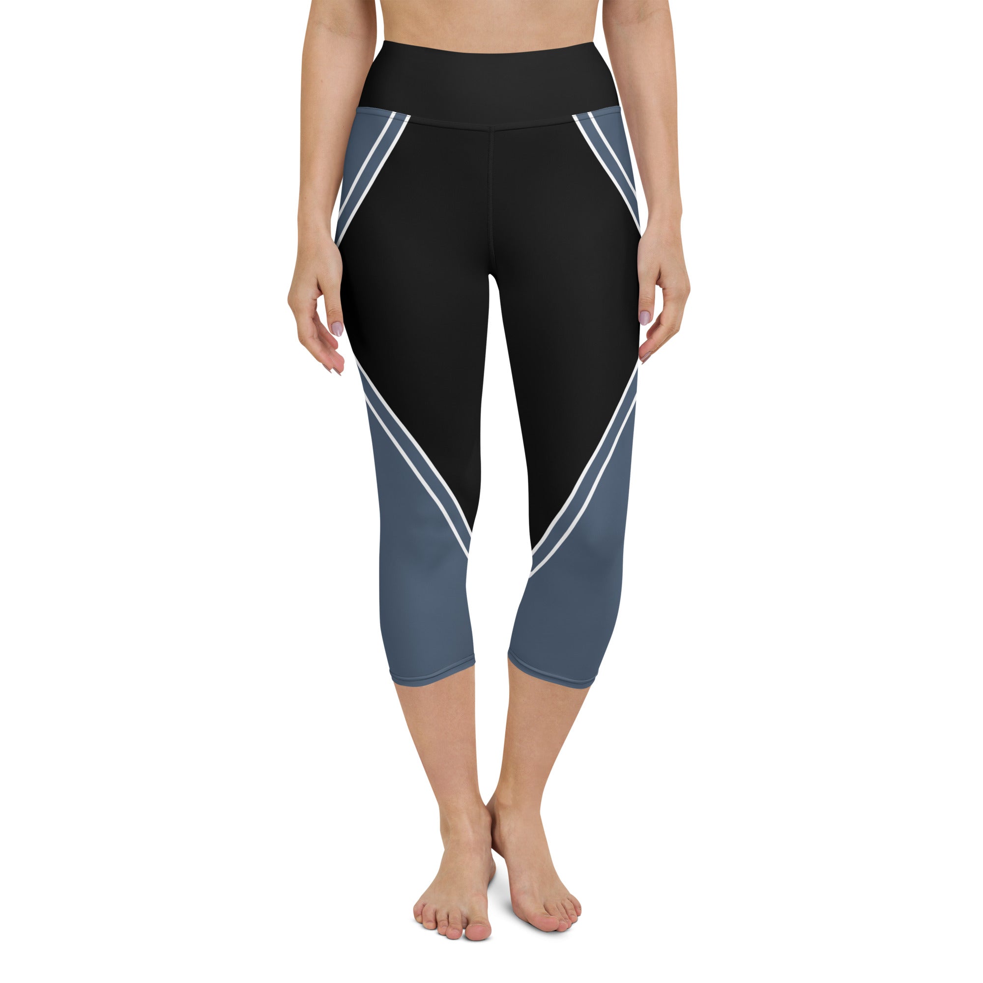 These yoga capri leggings with a high, elastic waistband are the perfect choice for yoga, the gym, or simply a comfortable evening at home.