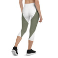 Load image into Gallery viewer, Looking for comfortable yet stylish capri leggings? Emerald Lane is your answer! These leggings are made with a super soft microfiber yarn that feels like a second skin.
