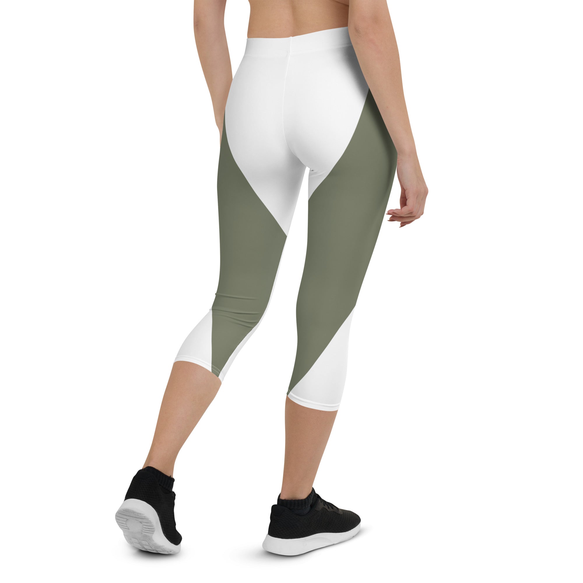 Looking for comfortable yet stylish capri leggings? Emerald Lane is your answer! These leggings are made with a super soft microfiber yarn that feels like a second skin.